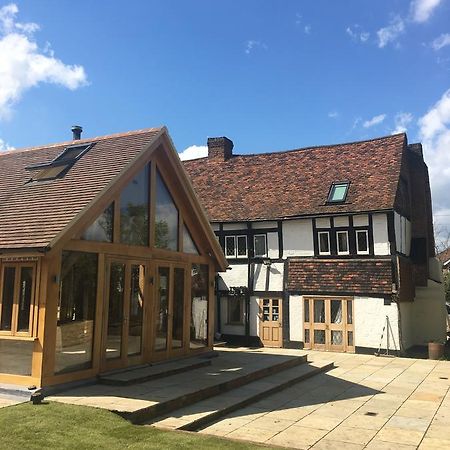 Heathrow Cottages Стейнс Экстерьер фото