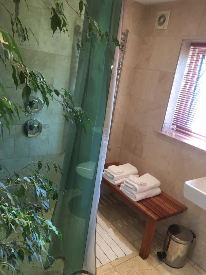 Heathrow Cottages Стейнс Экстерьер фото