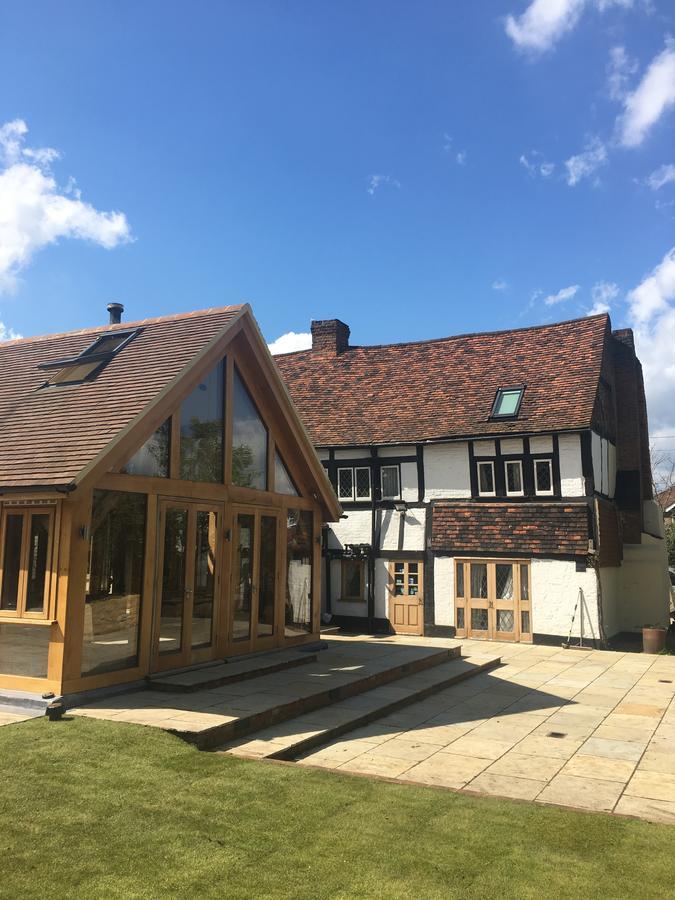 Heathrow Cottages Стейнс Экстерьер фото